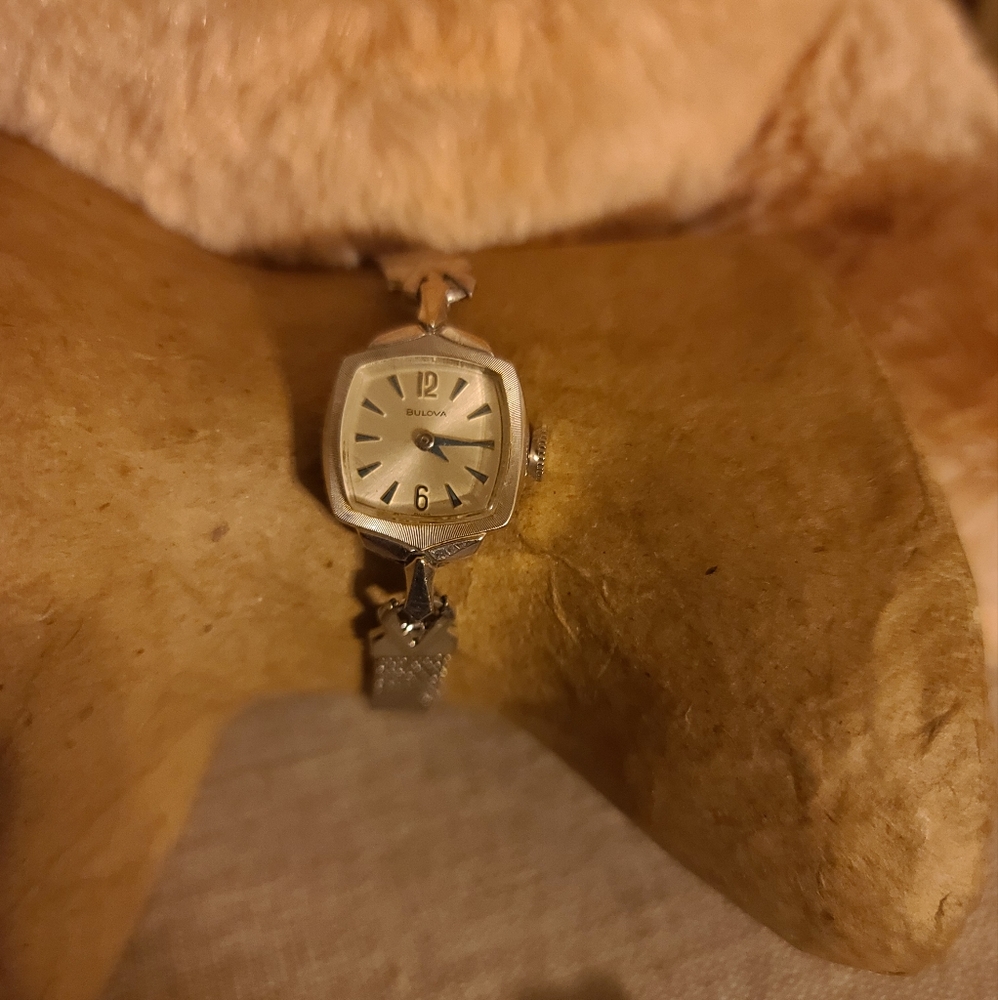 Ladies Vintage Windup Bulova